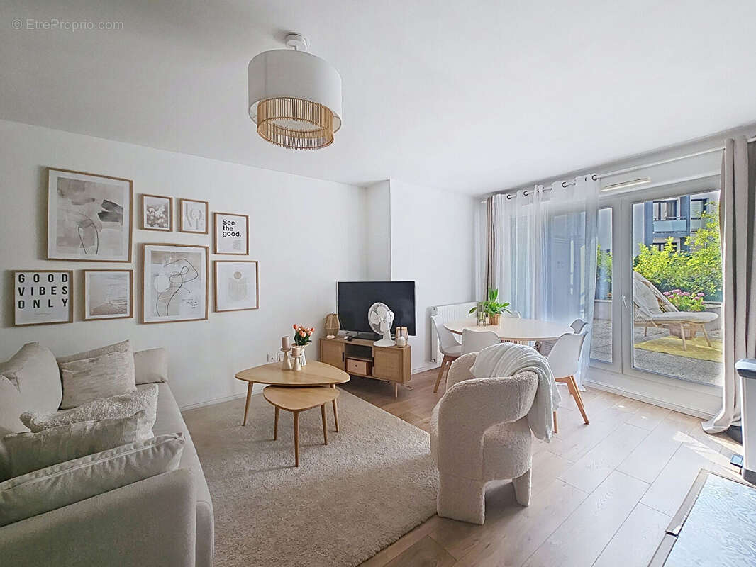 Appartement à SARTROUVILLE