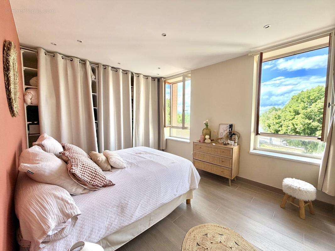 Appartement à MONTROND-LES-BAINS