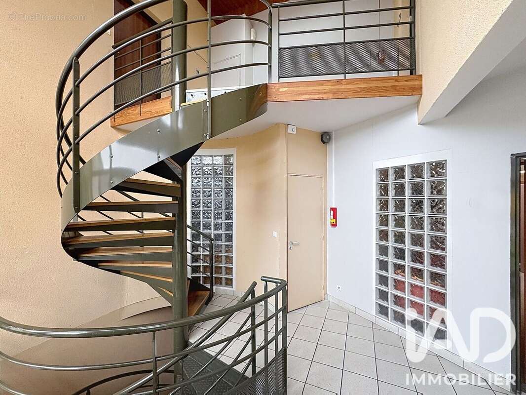 Commerce 210 m² à Mont-Saint-Aignan  - photo 3
