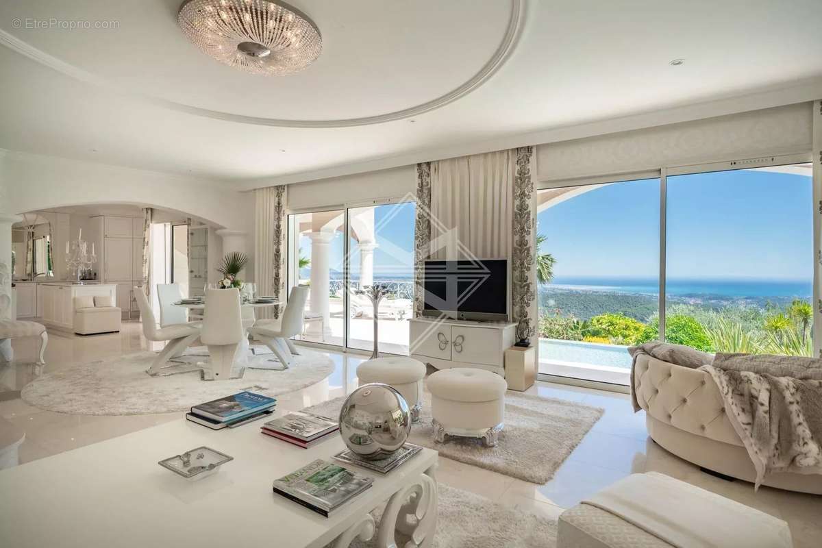 Maison à TOURRETTES-SUR-LOUP