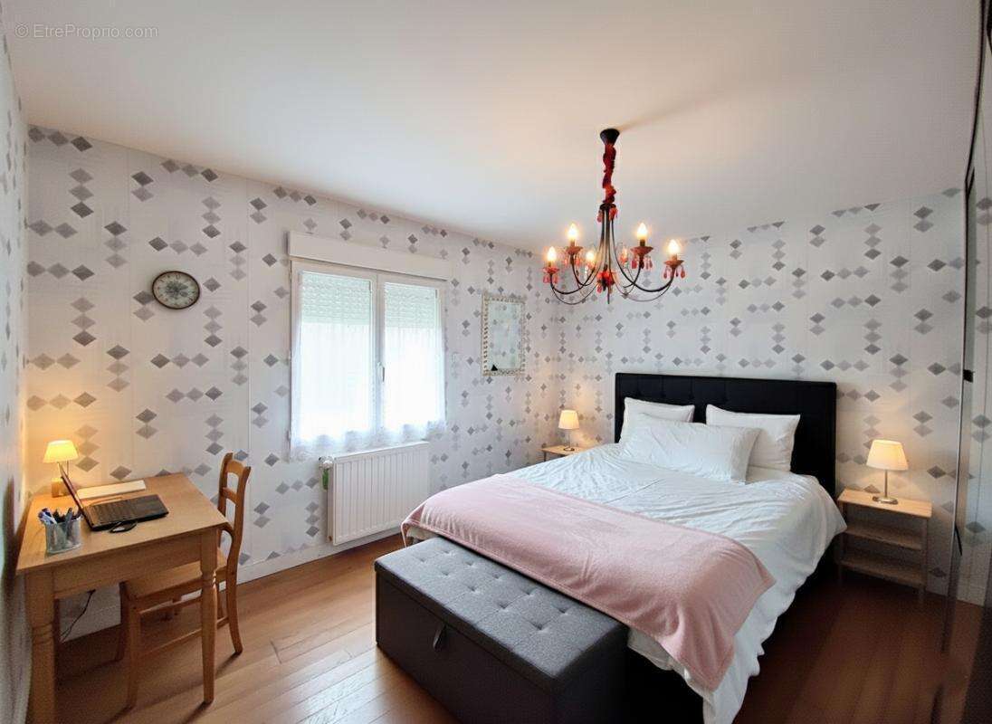 Maison à LA ROCHE-CHALAIS