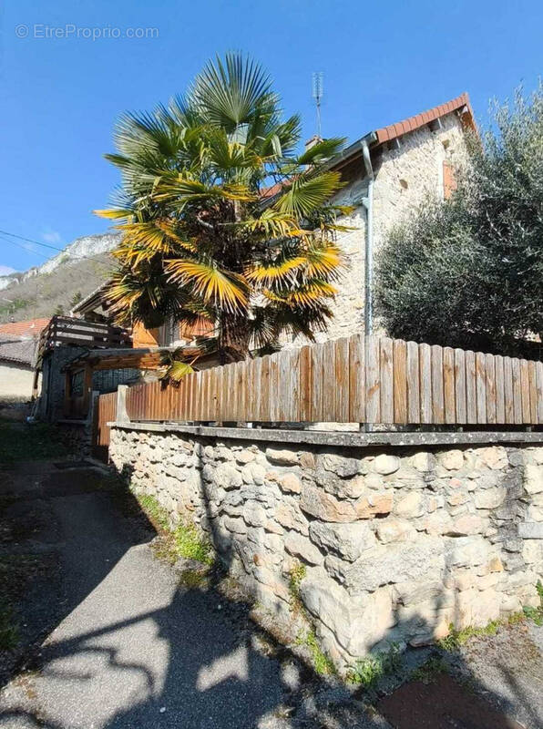 Maison à SERRIERES-DE-BRIORD