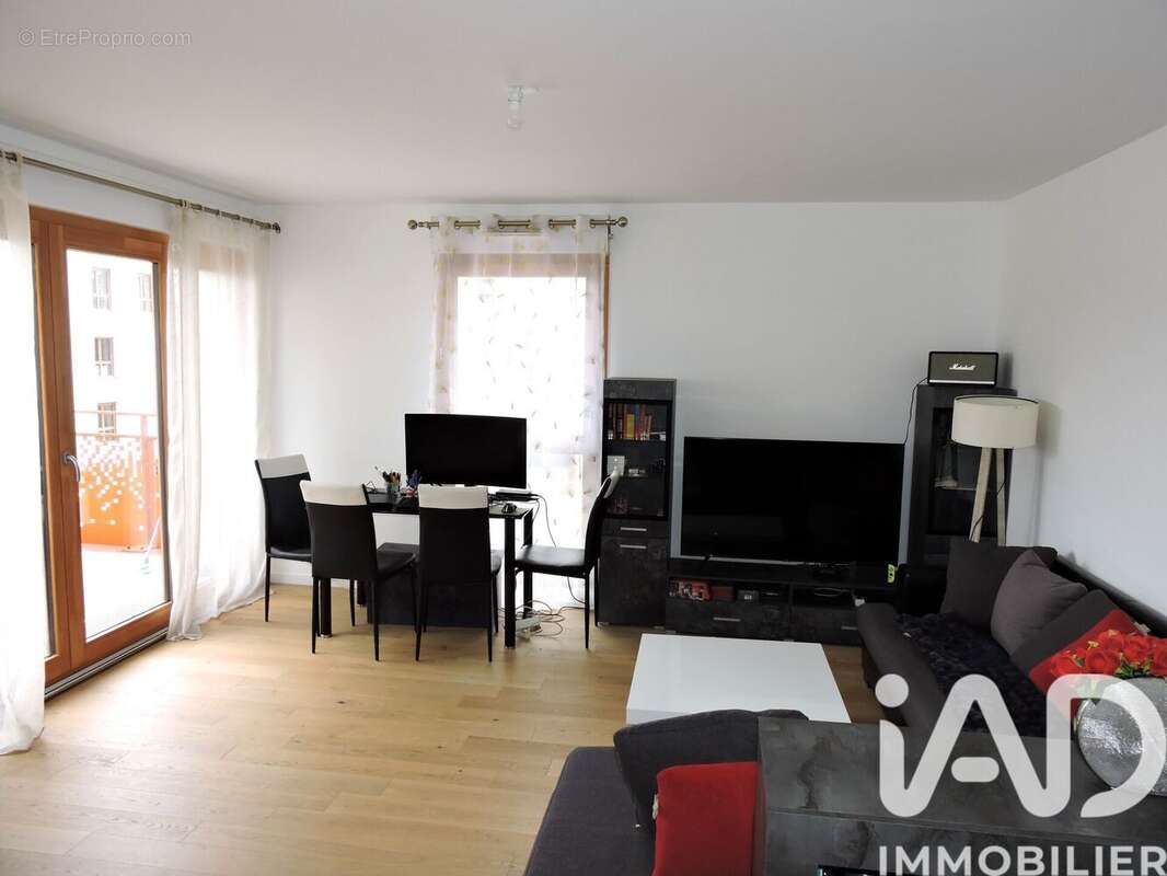 Photo 2 - Appartement à VOISINS-LE-BRETONNEUX