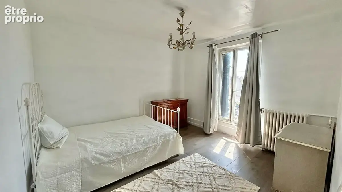 Belle meulière de caractère avec 4 chambres et un jardin. - photo 11
