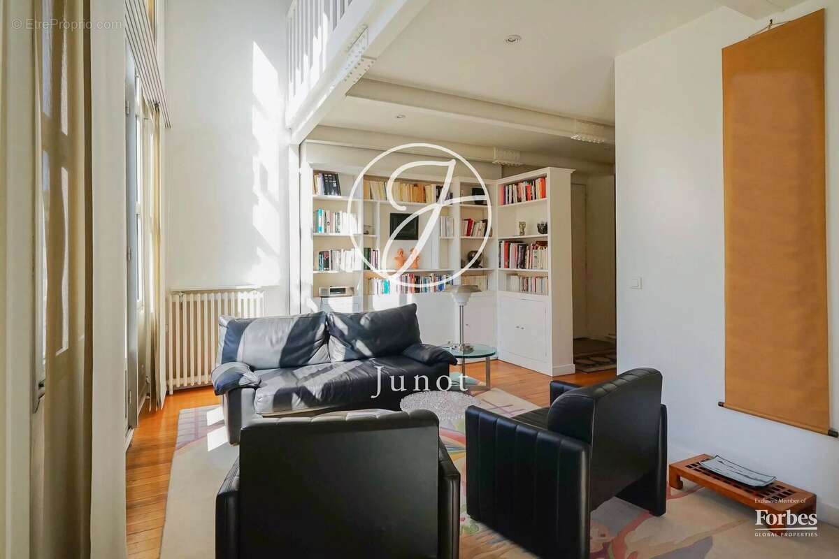 Appartement à PARIS-7E