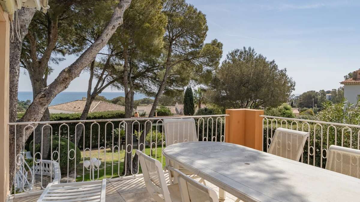 Maison à LES ISSAMBRES