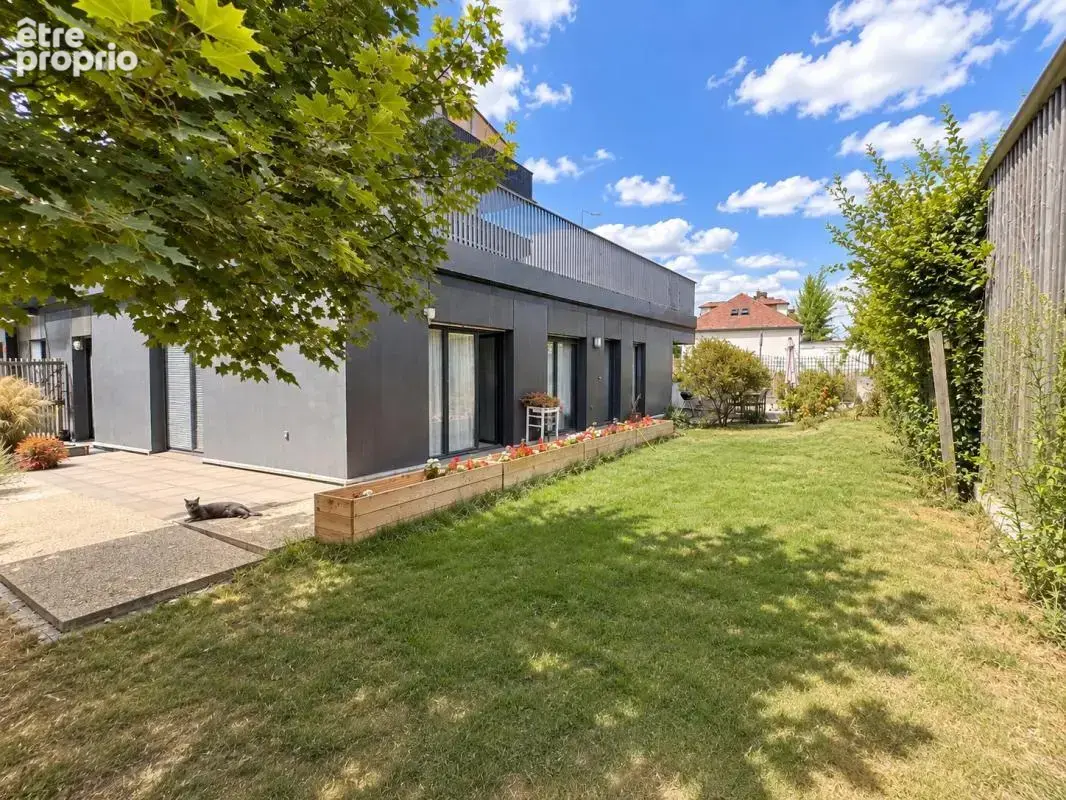 Appartement à BUSSY-SAINT-GEORGES