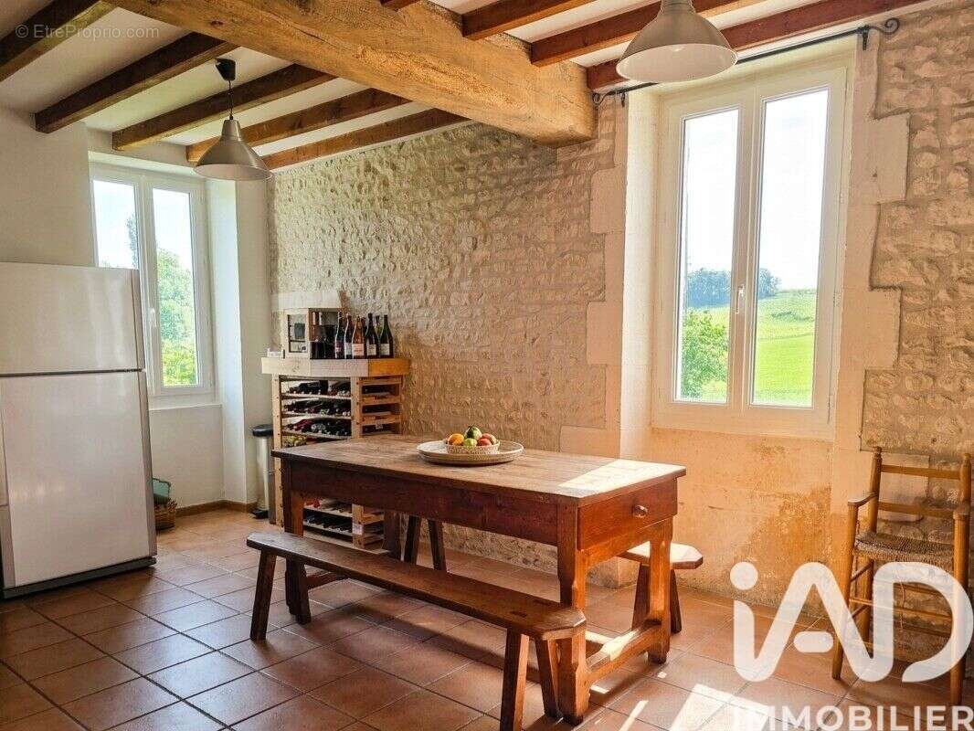 Maison 308 m² à Bouteville  - photo 9