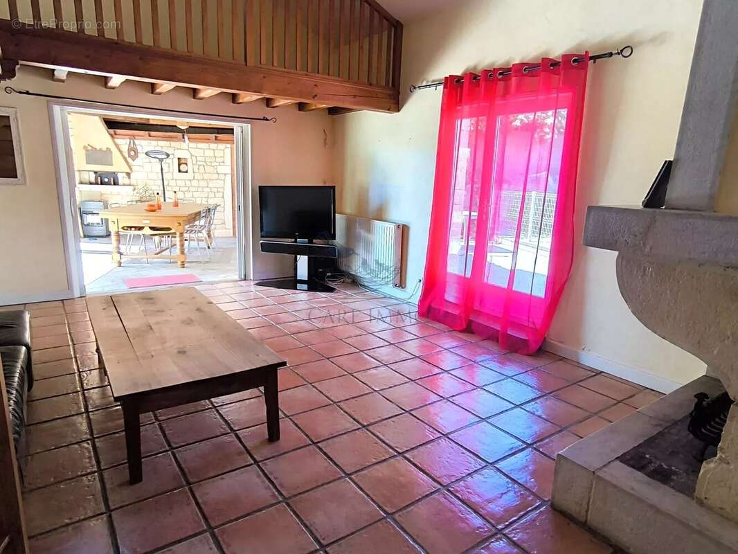 Maison à SAINT-ETIENNE-DES-OULLIERES