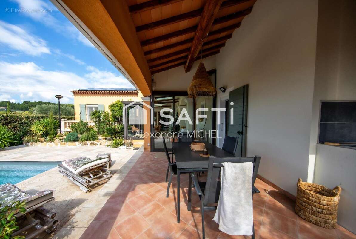 Photo 3 - Maison à LE CASTELLET