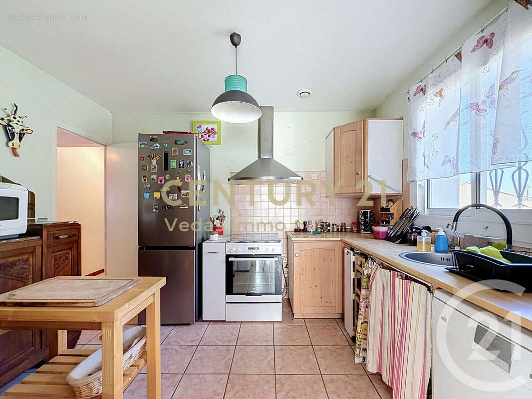Maison 176 m² à Laverune  - photo 4