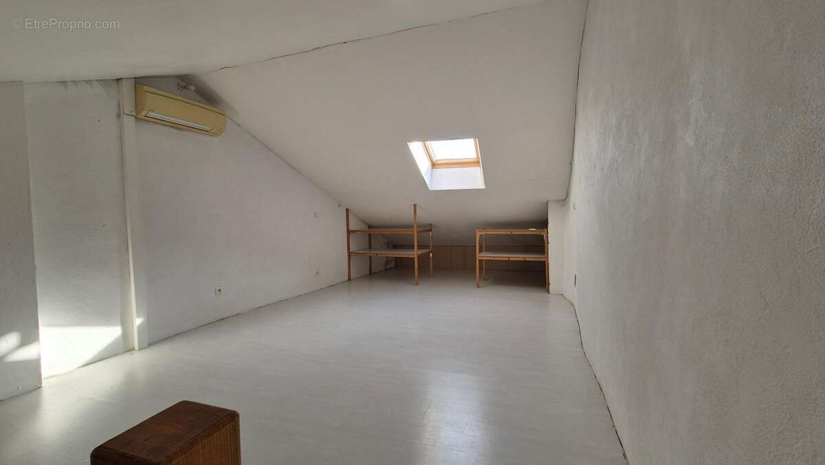 Maison à SAINT-JULIEN-DE-PEYROLAS