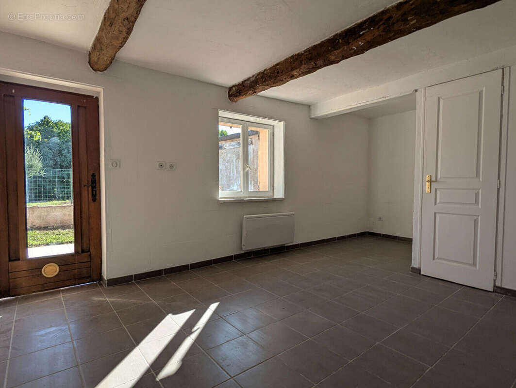 Appartement à SALERNES