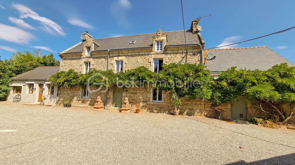 Domaine en pierre avec deux maisons – idéal gîte ou chambres d’hôtes – 354 m² – parc 7800 m² - photo 2