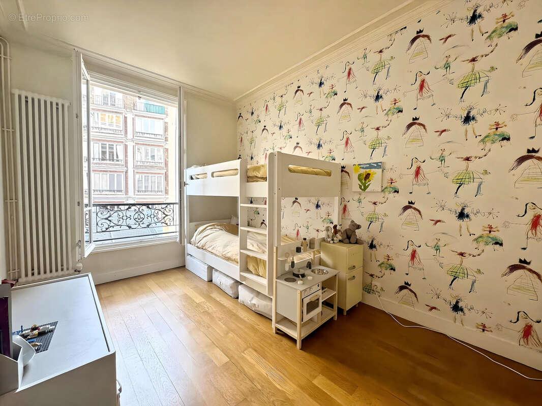 Appartement à PARIS-16E