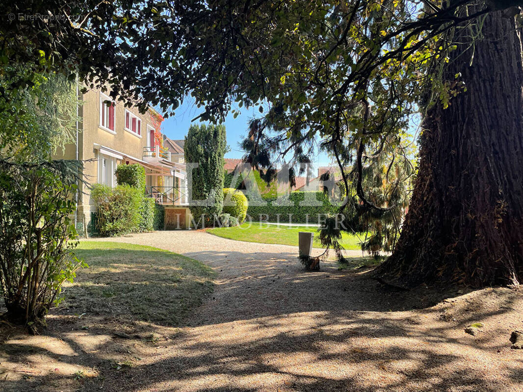 Maison à LE MELE-SUR-SARTHE