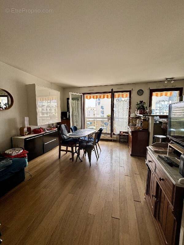 Appartement à COURBEVOIE
