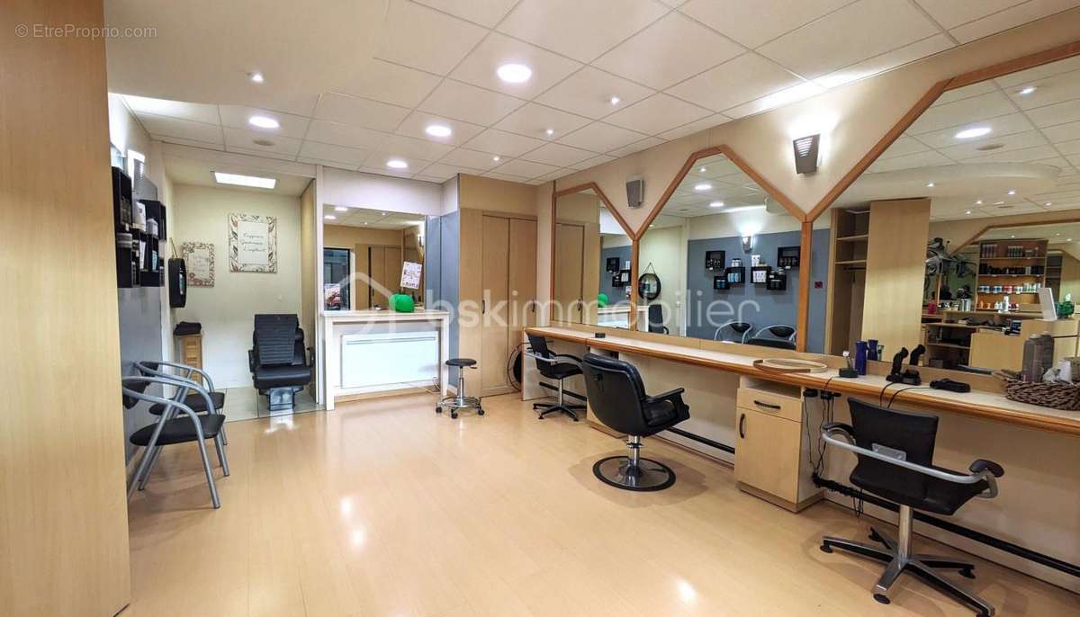 Commerce à LES PONTS-DE-CE