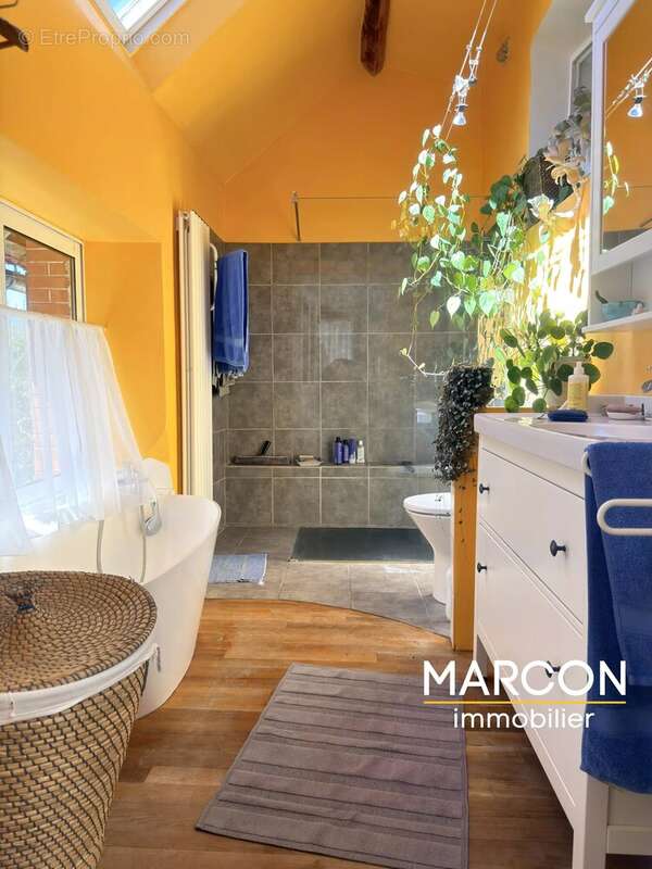 Maison à CHATELUS-MALVALEIX