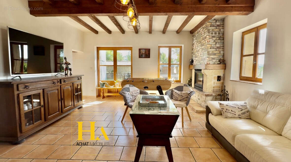 Maison à CHAROLS