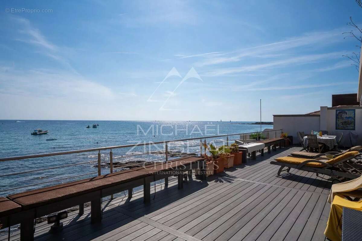 Villa pieds dans l'eau entre Cannes et Saint Tropez - EXCLUSIVITE - photo 3