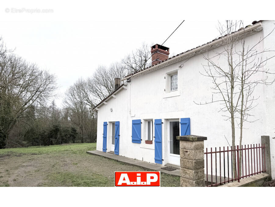 Maison à SAINT-MAURICE-LE-GIRARD