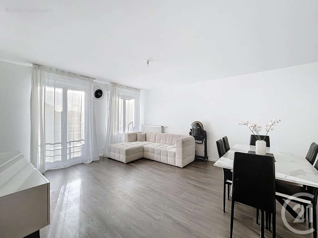Appartement à SAINT-PIERRE-DU-PERRAY