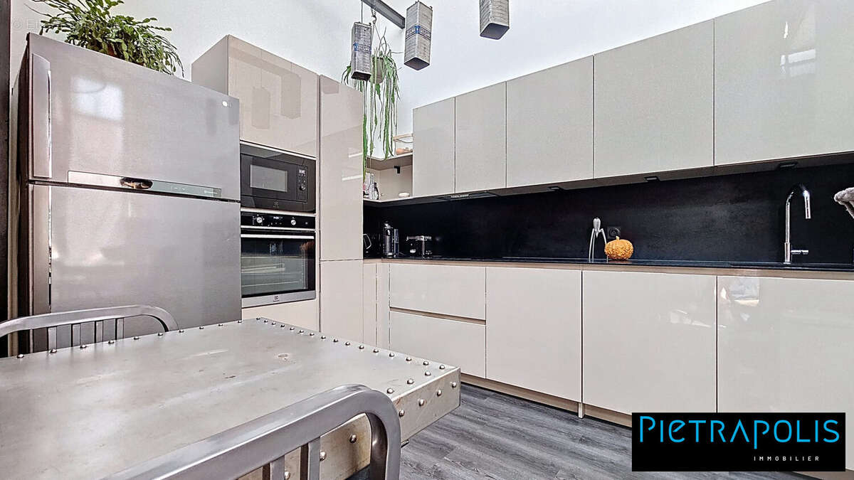 Appartement à CHARBONNIERES-LES-BAINS
