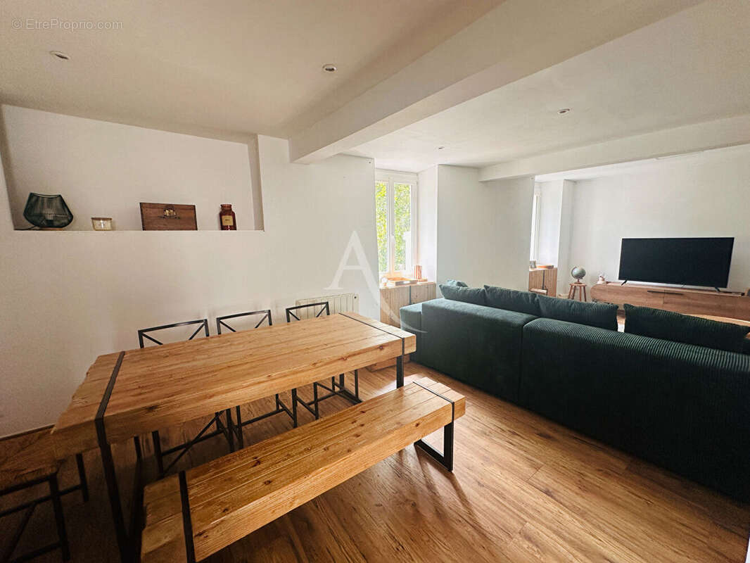 Immeuble de caractère sur la Rive Gauche de Saintes 9 pièce(s) 230 m2 - photo 2