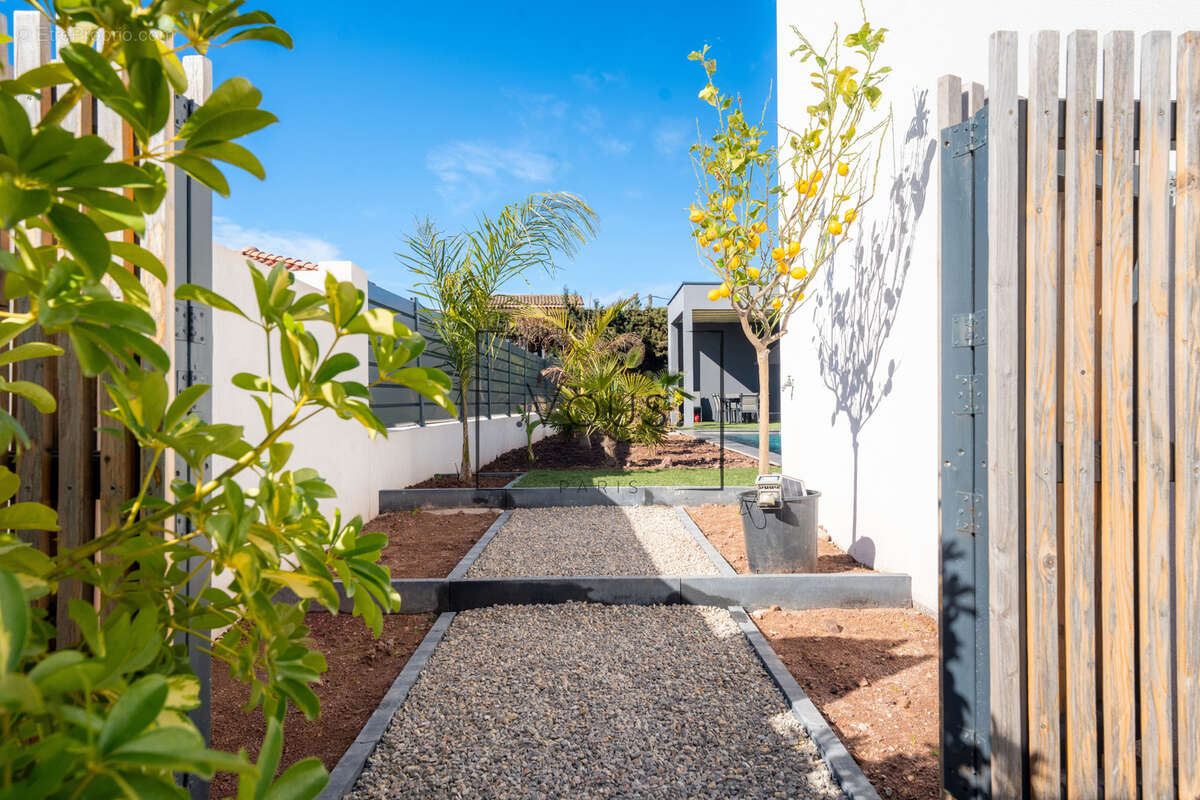 Maison à ROQUEBRUNE-SUR-ARGENS