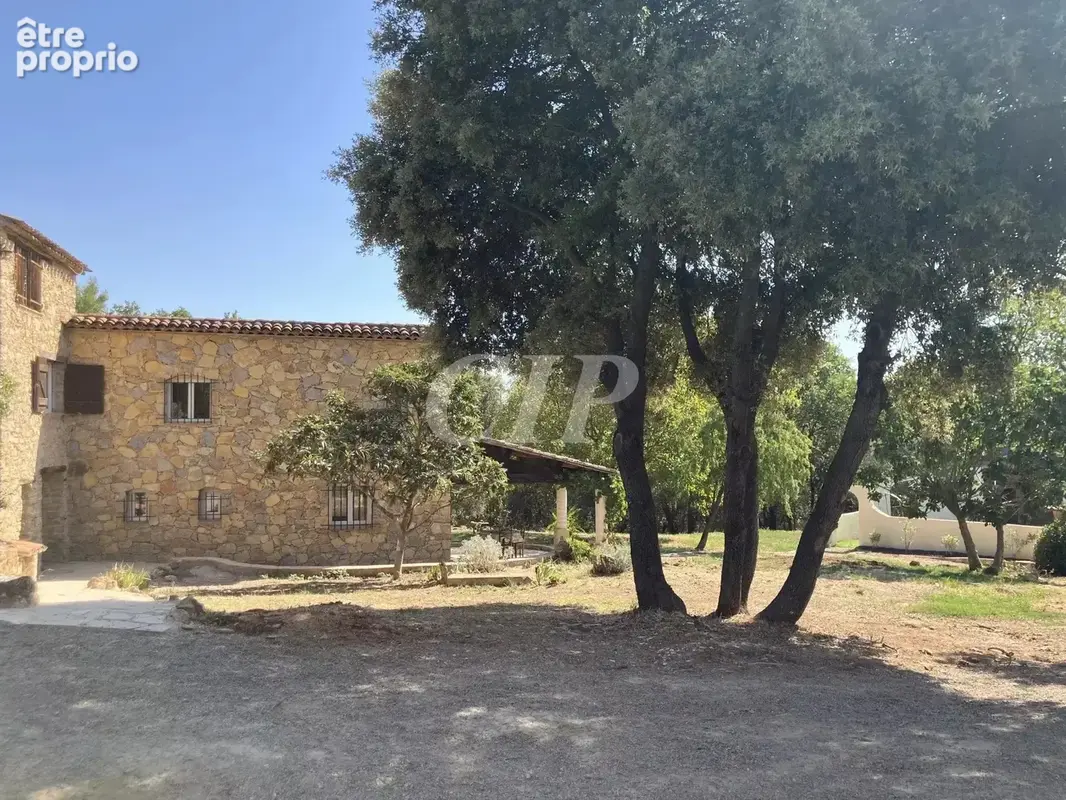 Flayosc maison t5 sur 1 hectare avec piscine - photo 23
