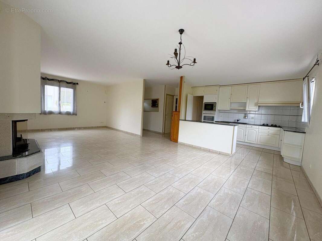 Maison 149 m² à Villedieu-Les-Poeles  - photo 3
