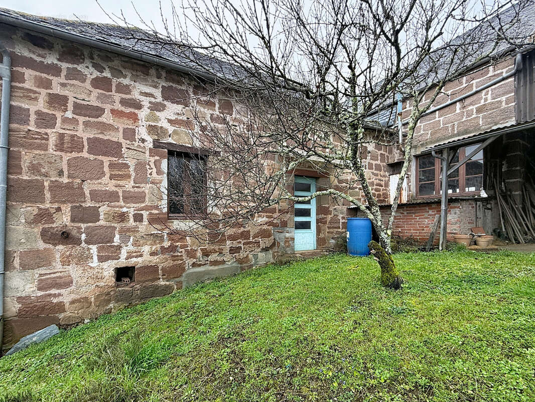 Maison à SAINT-CYR-LA-ROCHE