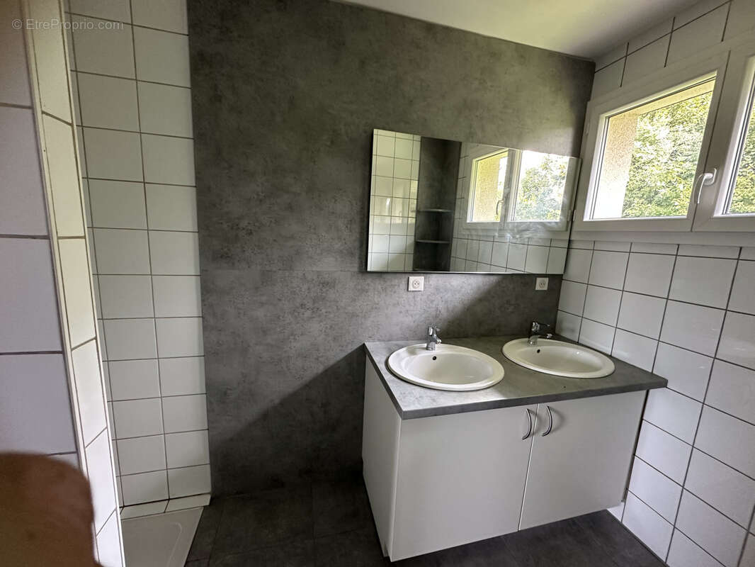 Maison à VERCEL-VILLEDIEU-LE-CAMP