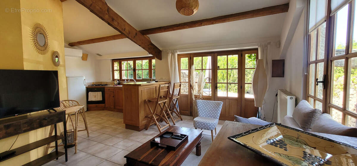 A vendre Mas rénové 5 chambres avec gîte 4 pers et piscine sur 1,5ha de terrain - photo 11