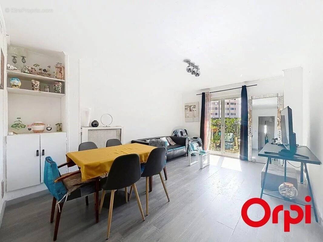 Appartement à MANDELIEU-LA-NAPOULE