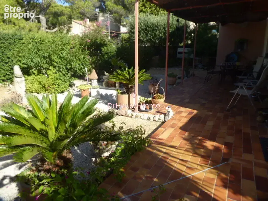 Maison 139 m² à Saint-Mitre-Les-Remparts  - photo 7