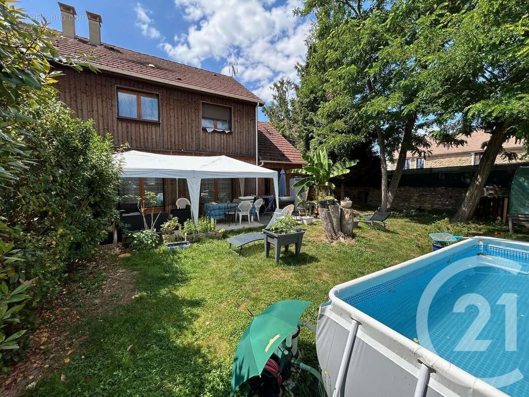 Maison à SIVRY-COURTRY