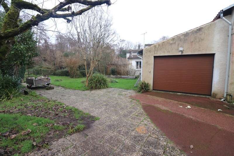 Maison à SAINT-BRIS-DES-BOIS