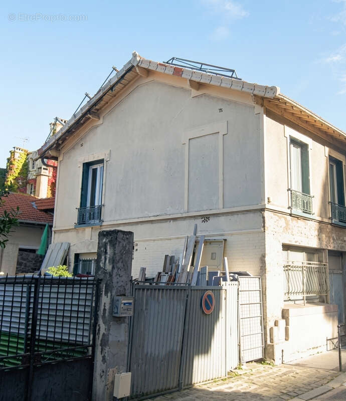 Maison à COURBEVOIE