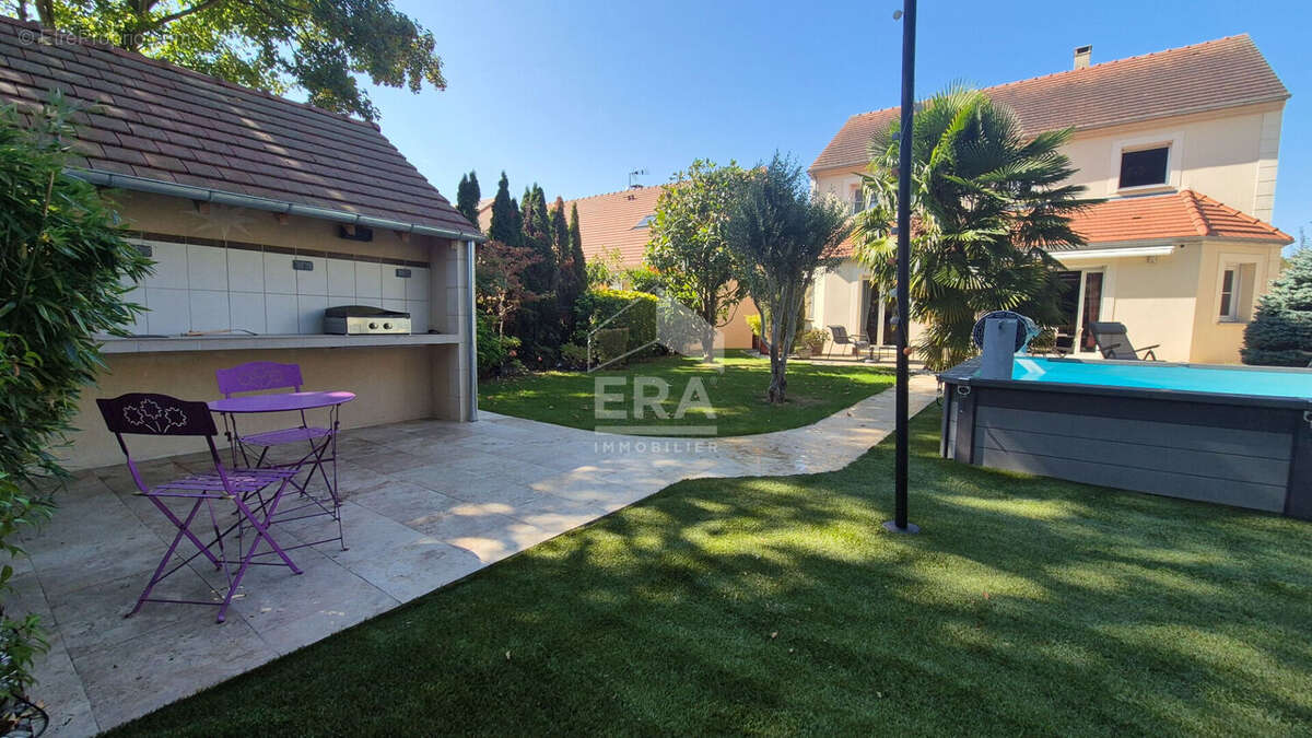 Maison à MANDRES-LES-ROSES