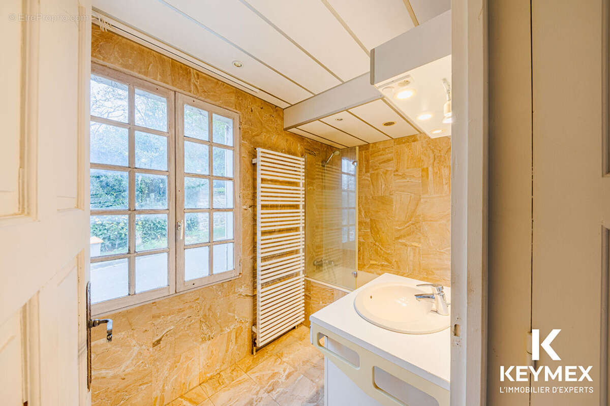Maison bourgeoise 10  piéces,8 chanbres dont studio indépendant,dépendances sur 1615 M² de terrain plat - photo 9