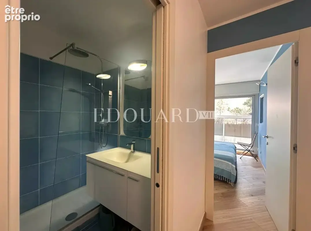 En exclusivité trois pièces en excellent état avec grande terrasse, vue mer et parking, face aux Sablettes - photo 23