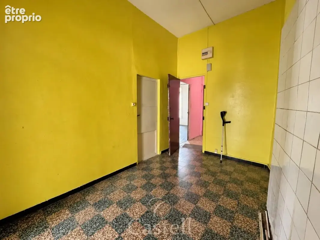 ***agde centre-ville  appartement t3 73 m² à rénover  dernier étage*** - photo 4