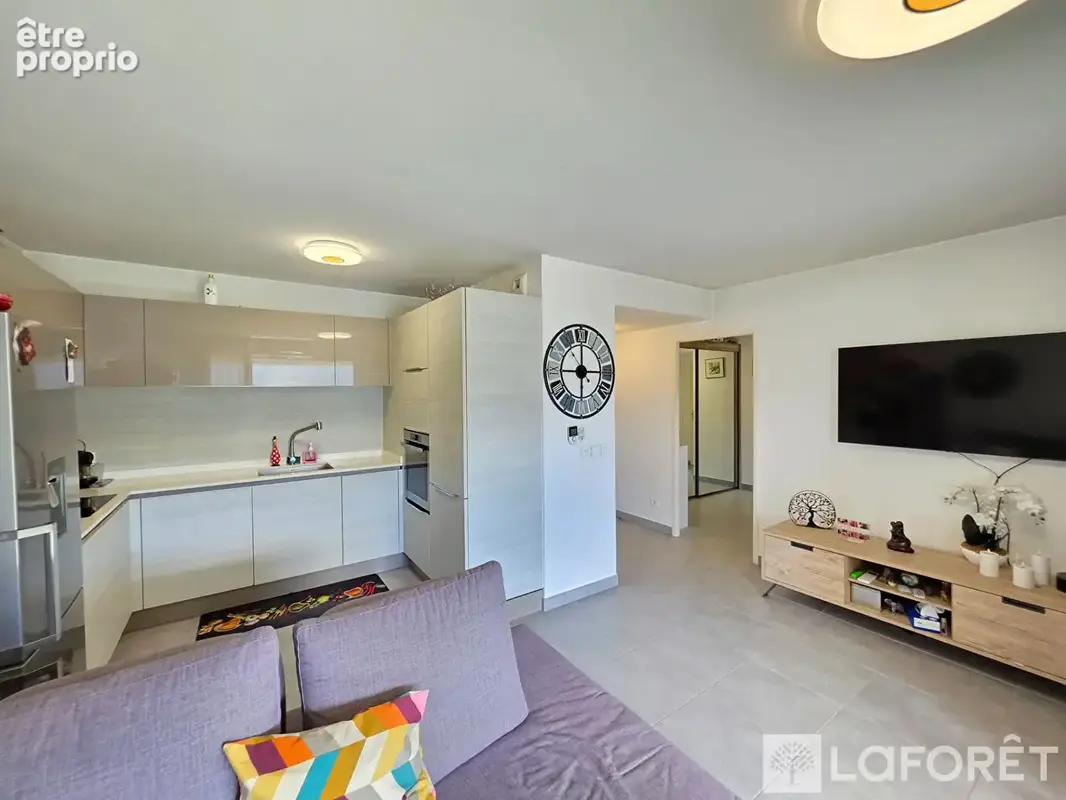 Superbe 3 pièces en dernier étage dans résidence  récente avec piscine et 2 pkgs en ss - photo 6