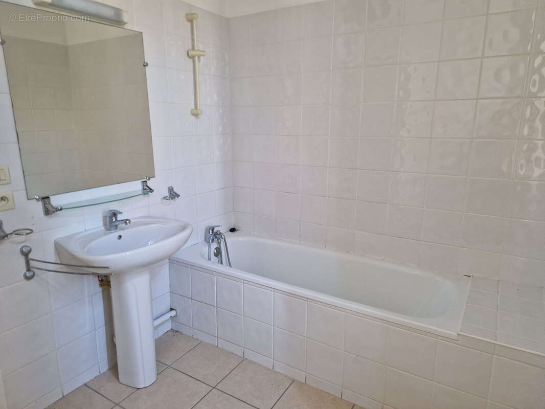 Béziers , appartement de type T3 + terrasse + parking - photo 10