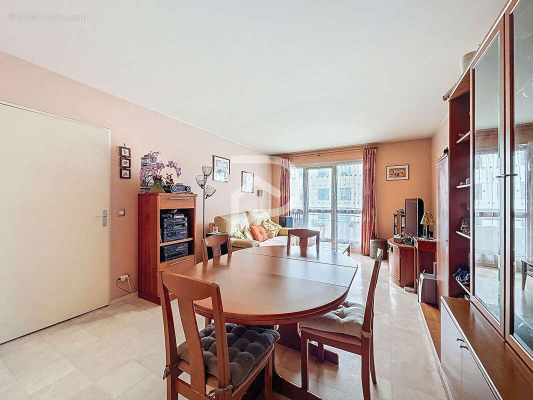 Appartement à COURBEVOIE