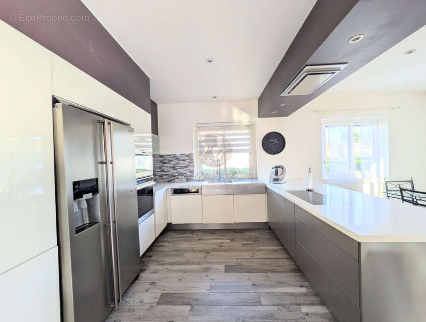 Maison à GREZIEU-LA-VARENNE