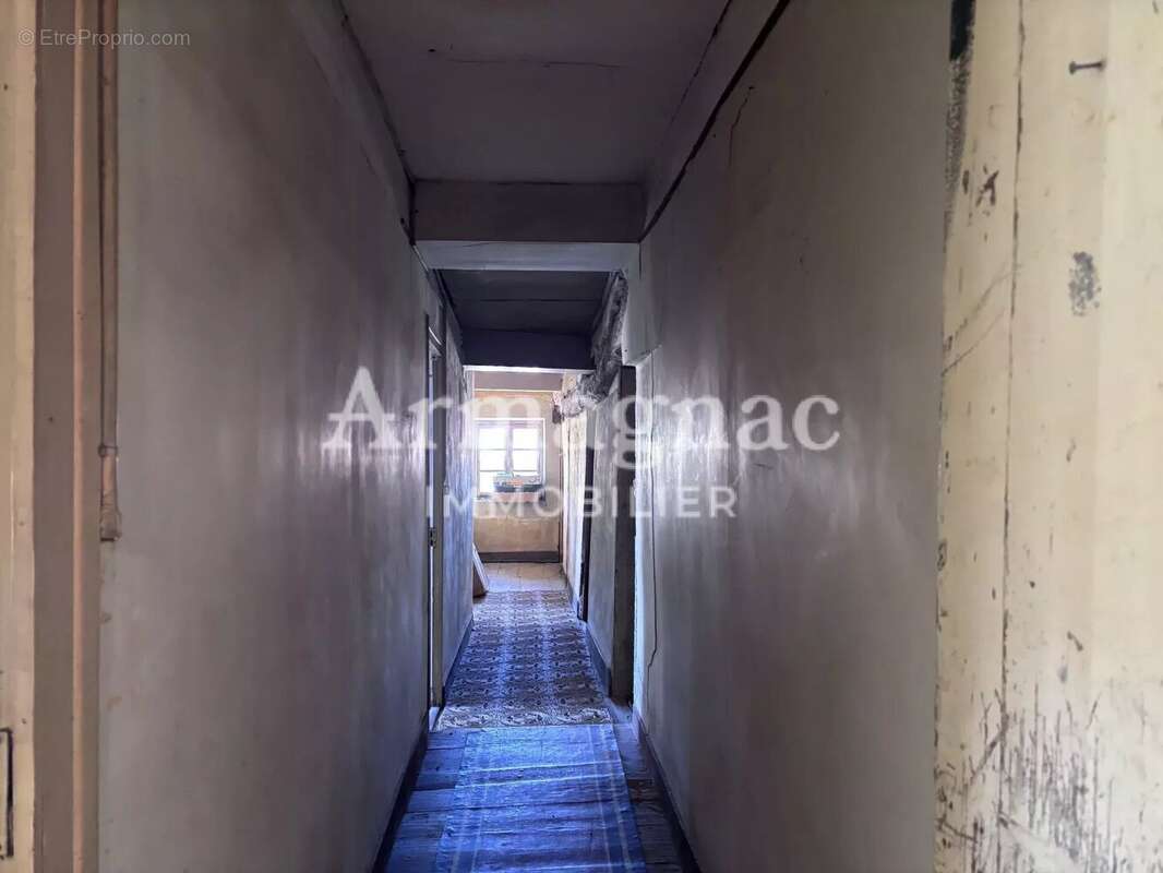 Maison à VIC-FEZENSAC