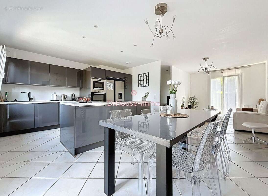 Maison à VERS-SUR-SELLES